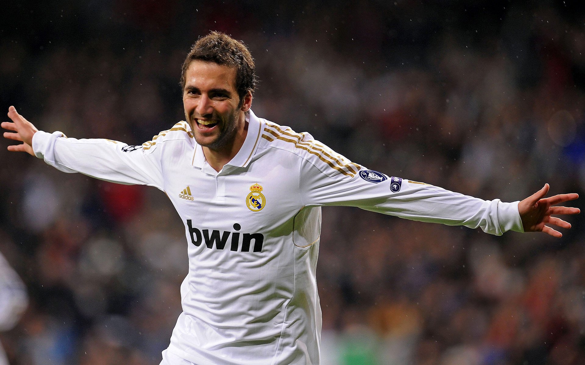 西班牙男篮在欧洲锦标赛中表现出色，夺得金牌